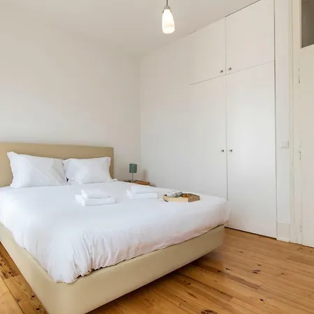 Lovelystay - Sunny Santa Catarina I Apartament Lizbona