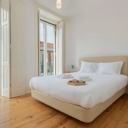 Lovelystay - Sunny Santa Catarina I * Lisbon